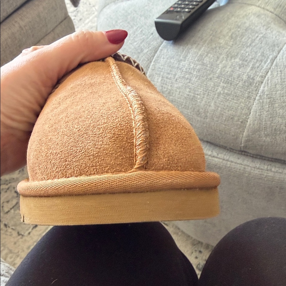 UGG Brand new  Chestnut Suede Clogs - Picture 4 of 4